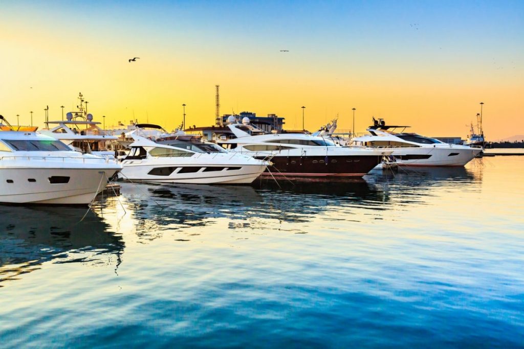How to Choose the Right Yacht Broker