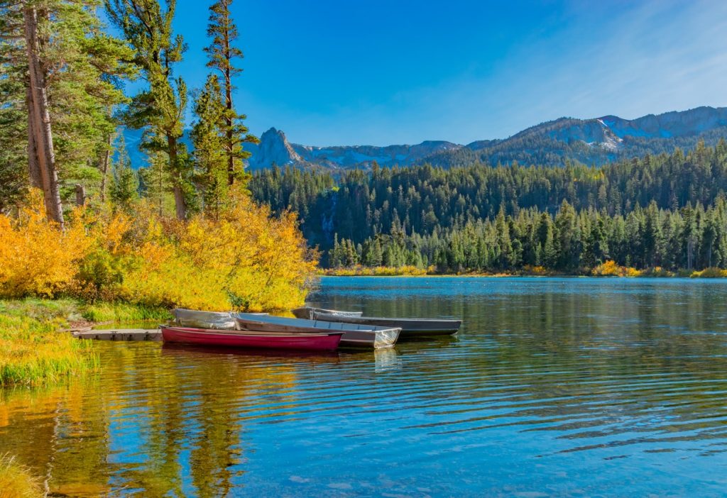 The Most Beautiful Destinations for an Autumn Boat Trip